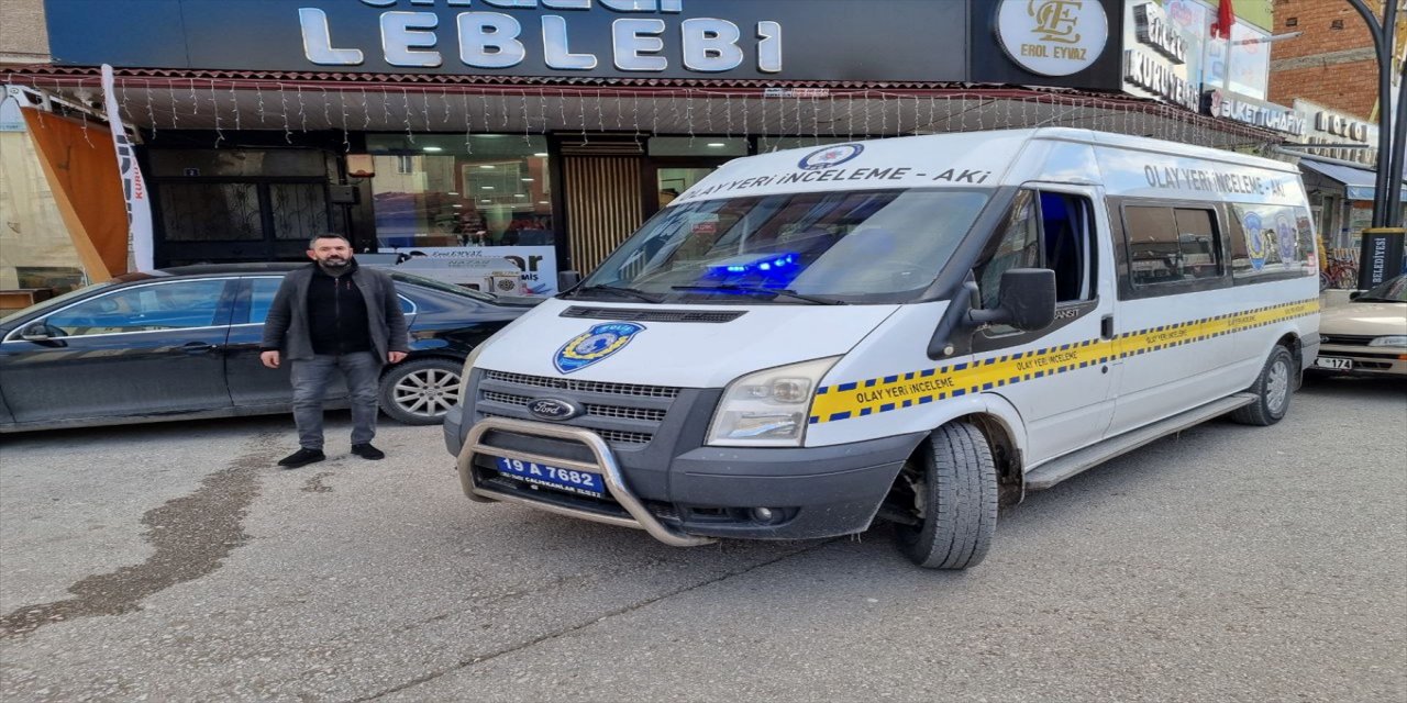 Çorum'un Alaca ilçesinde iki grup arasında çıkan bıçaklı kavgada 2 kişi yaralandı.