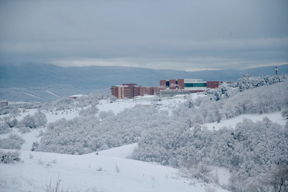 Bolu'nun yüksek kesimlerine kar yağdı