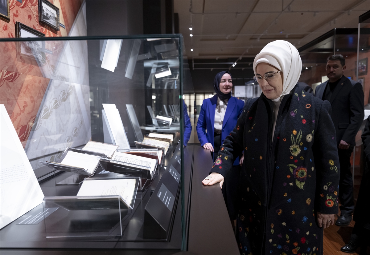 Emine Erdoğan, "Maarif: Türk Eğitim Tarihi Sergisi"ni gezdi