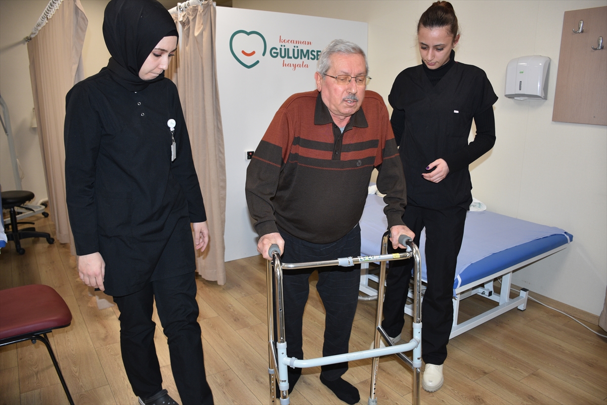 Yatağa bağımlı emekli profesör üç yıl sonra yeniden ayağa kalktı