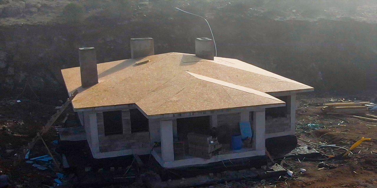 Şehit Özdemir'in depremzede ailesine evi bu ay teslim edilecek