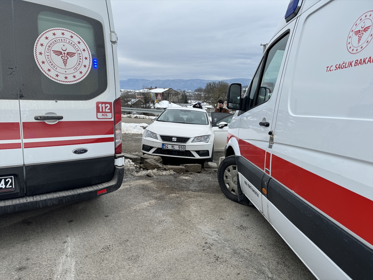 Bolu'da otomobil ile cip çarpıştı