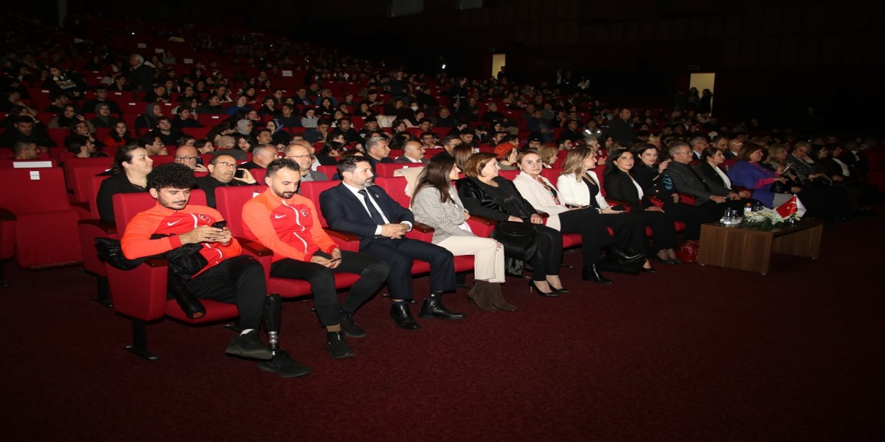 Depremlerde yaşamını yitirenler Çukurova Üniversitesinde anıldı