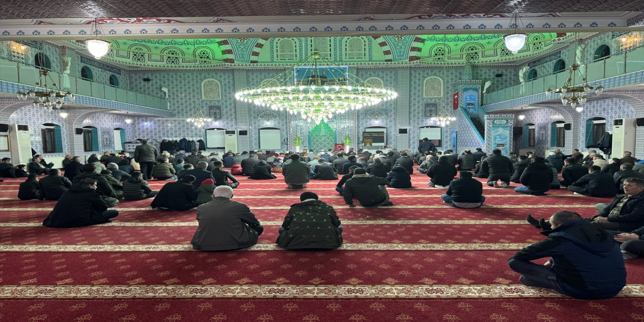 Konya, Aksaray, Afyonkarahisar ve Karaman'da Miraç Kandili dualarla idrak edildi