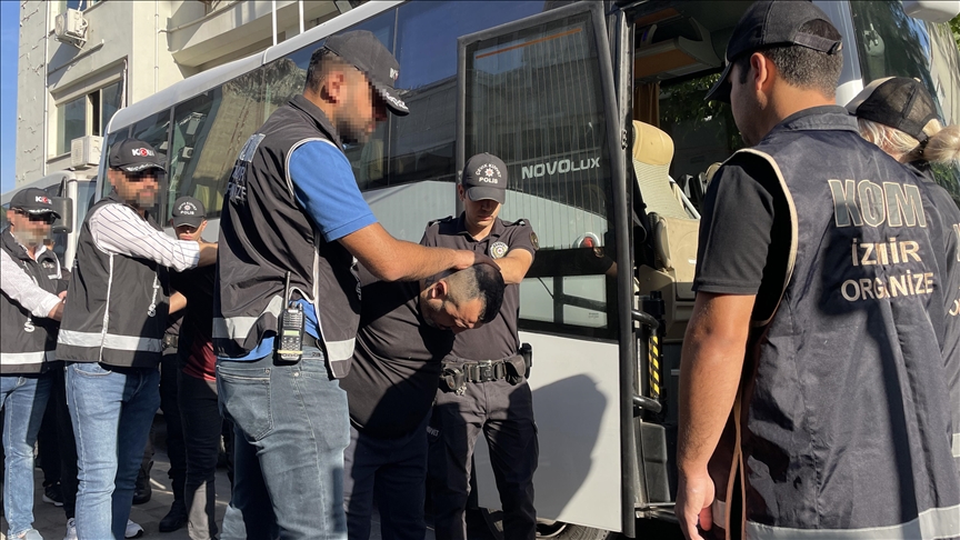 İzmir merkezli suç örgütü operasyonunda 27 şüpheli tutuklandı