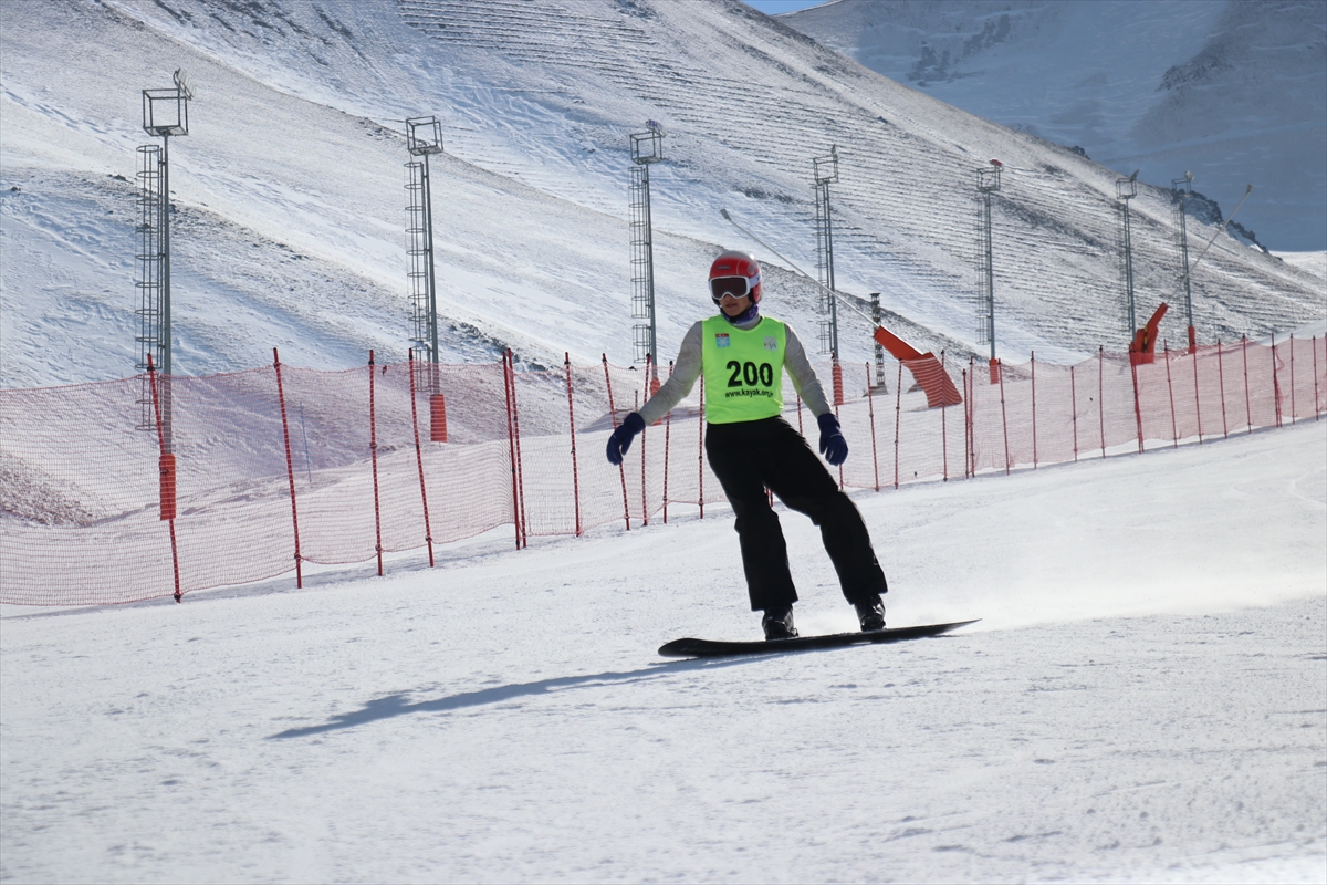 Üniversiteler Arası Türkiye Snowboard ve Alp Disiplini Şampiyonası, Erzurum'da yapıldı
