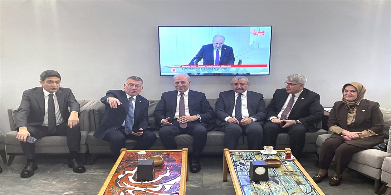 TBMM Başkanı Kurtulmuş, iktidar ve muhalefet kulislerinde milletvekilleriyle sohbet etti
