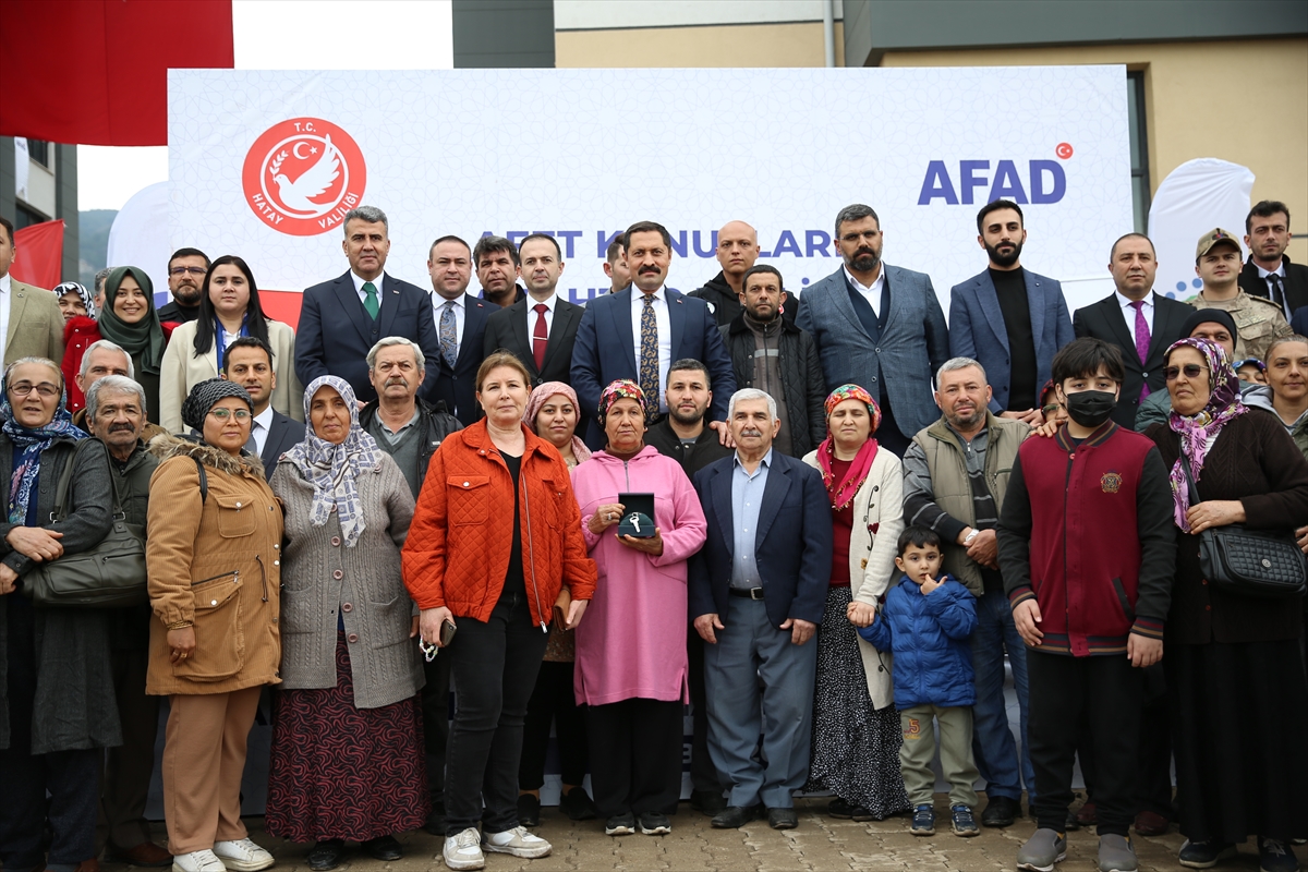 Payas'ta 256 deprem konutunun anahtarı hak sahiplerine teslim edildi