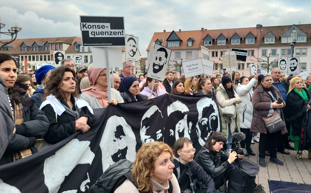 Almanya'nın Hanau kentinde ırkçılık ve teröre karşı yürüyüş ve miting düzenlendi