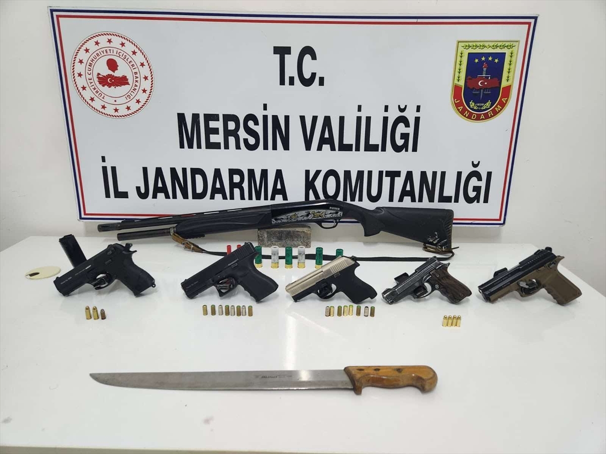 Mersin'de silah ticareti  iddiasıyla 2 zanlı yakalandı