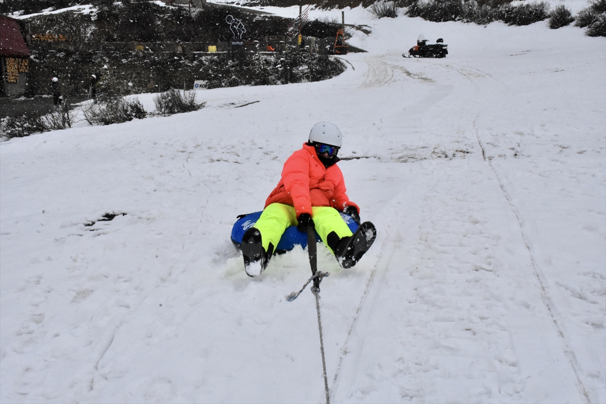 Çambaşı, gündüz kayakseverleri gece karın keyfini sürmek isteyenleri ağırlıyor