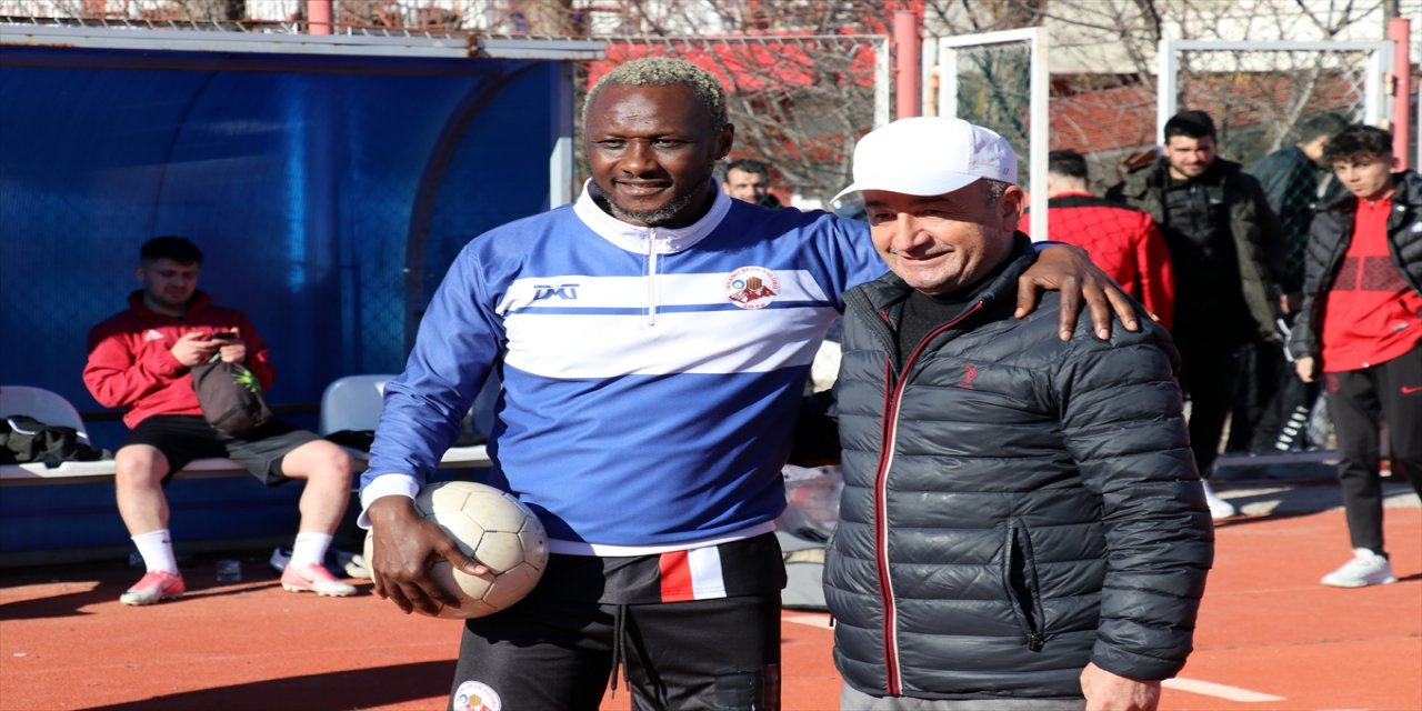 Yattara'nın forma giydiği amatör maç kavga nedeniyle yarıda kaldı