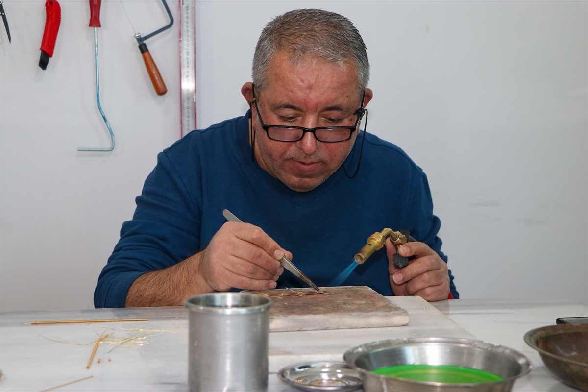 Depremzede Kahramanmaraşlı ustalar, altın takı üretimine Diyarbakır'da yeniden başladı