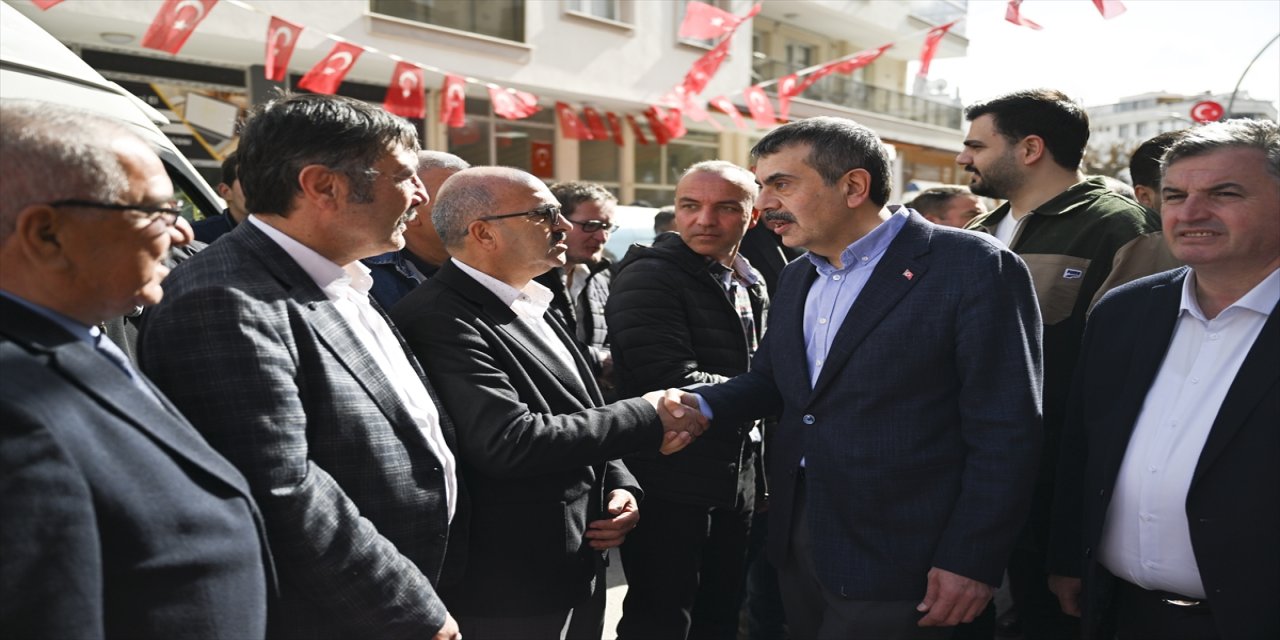 Bakan Tekin, AK Parti Bergama Seçim Koordinasyon Merkezi açılışına katıldı