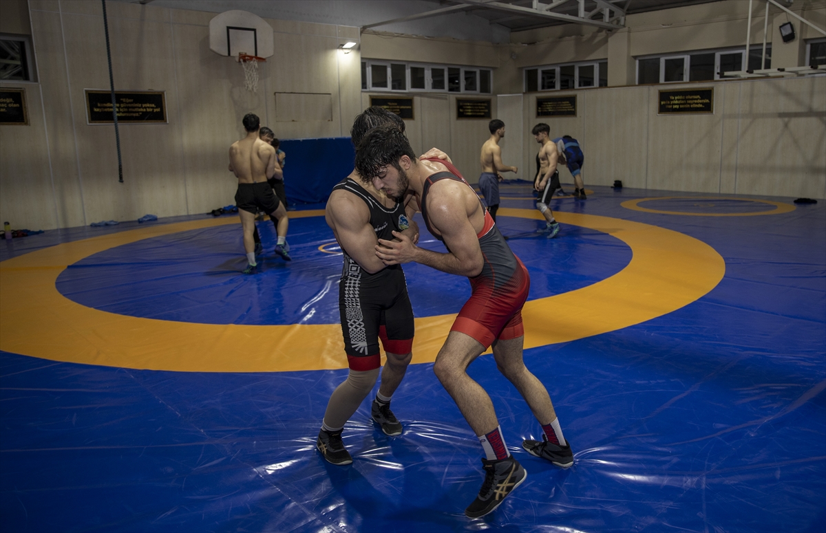 Dünya üçüncüsü genç güreşçi Muhammet Ali, zirveye odaklandı