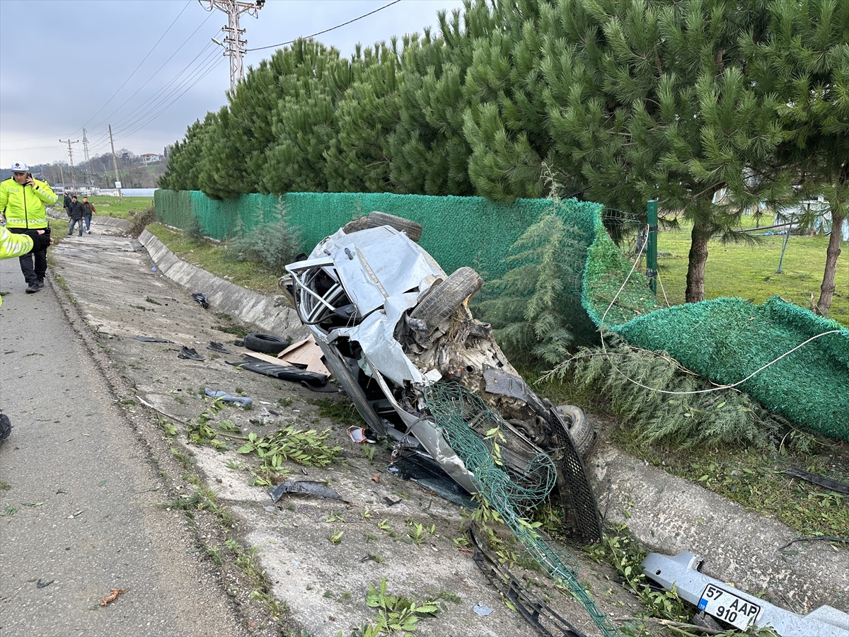 Gerze'de takla atan otomobildeki 1 kişi öldü, 2 kişi yaralandı