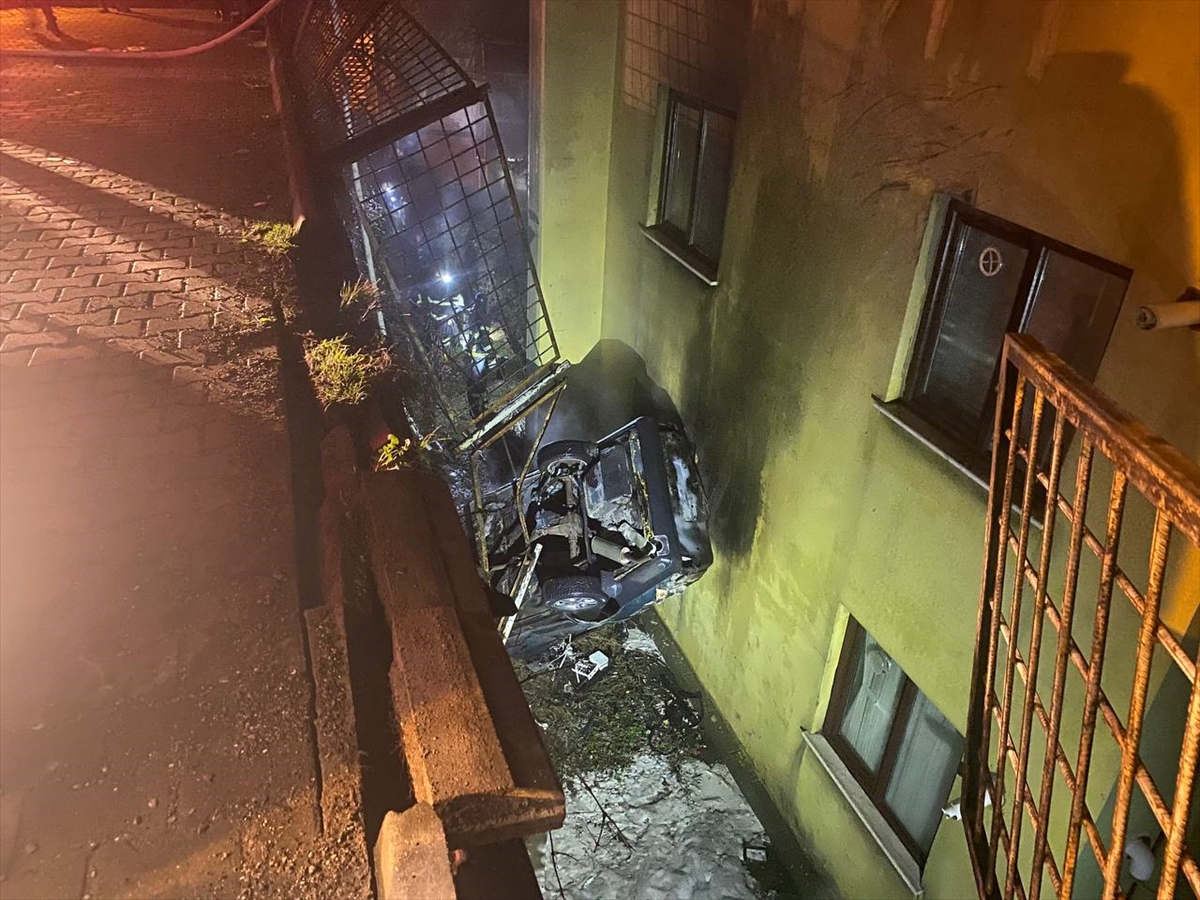 Zonguldak'ta kaza sonrasında yangın çıkan otomobilin sürücüsü yaralandı