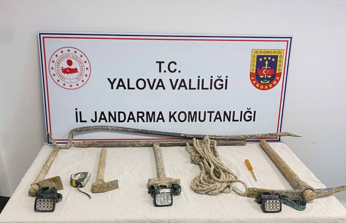 Yalova'da kaçak kazı yapan 4 kişi suçüstü yakalandı