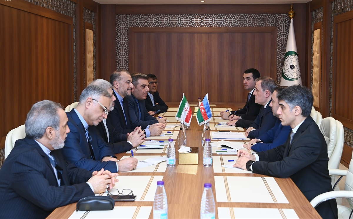 Azerbaycan ve İran dışişleri bakanları Cidde'de görüştü