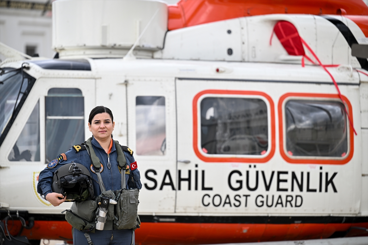 Sahil Güvenliğin kadın pilotları "iki mavi" arasında her an göreve hazır