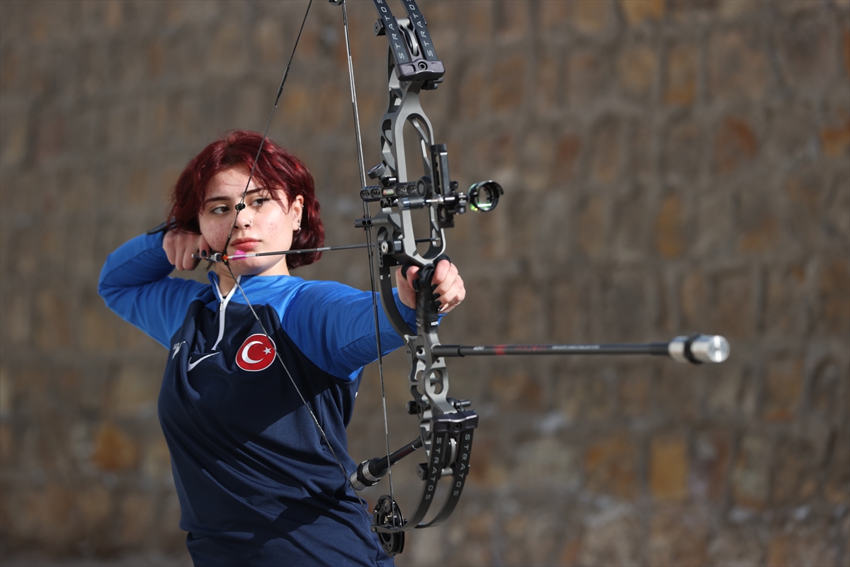 Hobi olarak başladığı okçulukta Avrupa şampiyonluğuna ulaştı