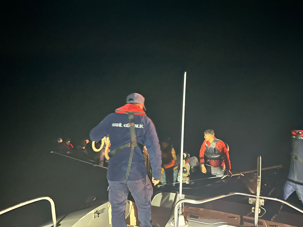 İzmir Urla açıklarında 47 düzensiz göçmen yakalandı