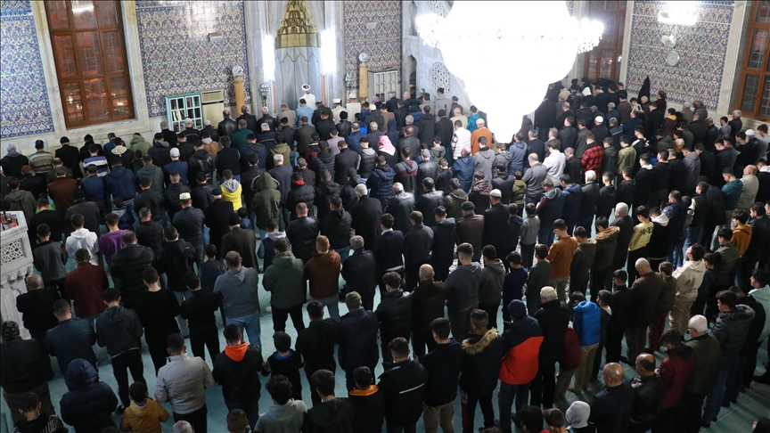 İlk teravih namazı kılındı