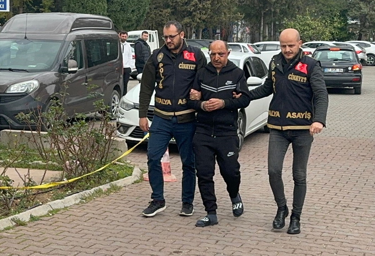 Antalya'da bir kadın uzaklaştırma kararı olan eşi tarafından öldürüldü