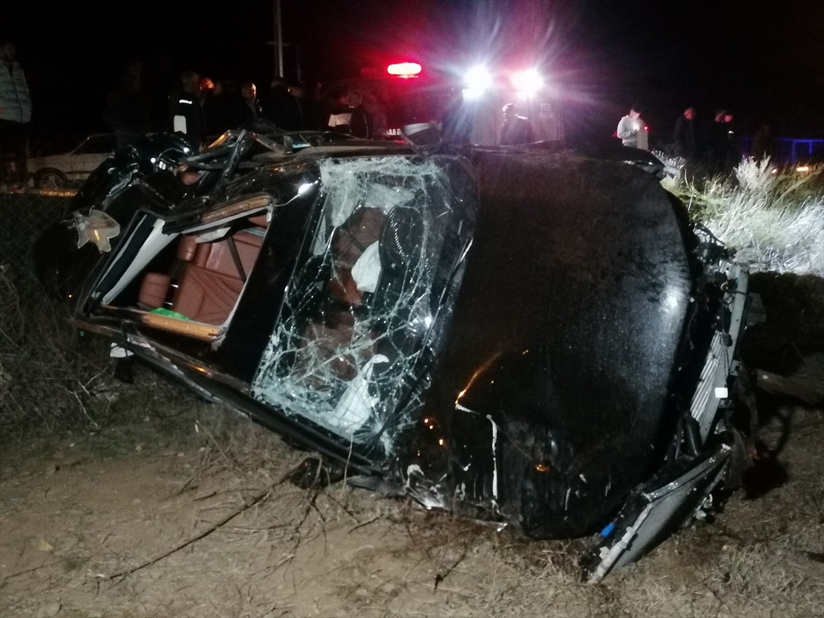 Tokat'ta tarlaya devrilen otomobildeki 4 kişi yaralandı