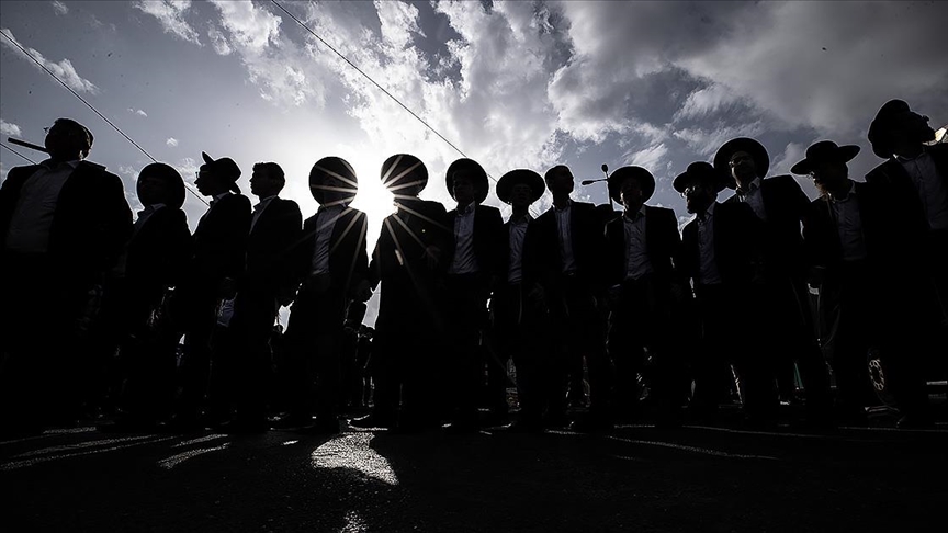 İsrail'de askerliğe zorlanan Ultra Ortodoks Yahudilerin "ülkeyi terk etme" tehdidi