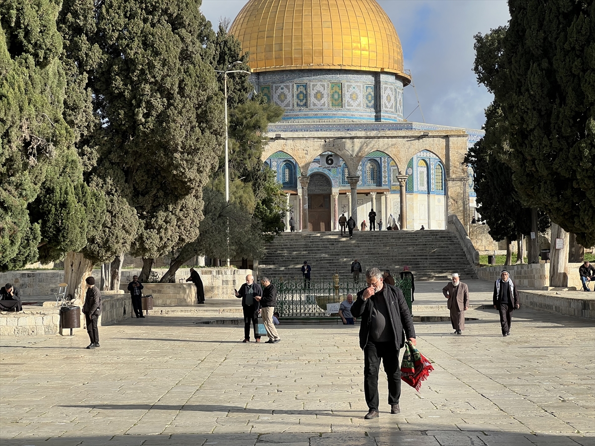 İsrail güçleri, sağlık ekiplerinin Mescid-i Aksa'ya girişine izin vermiyor