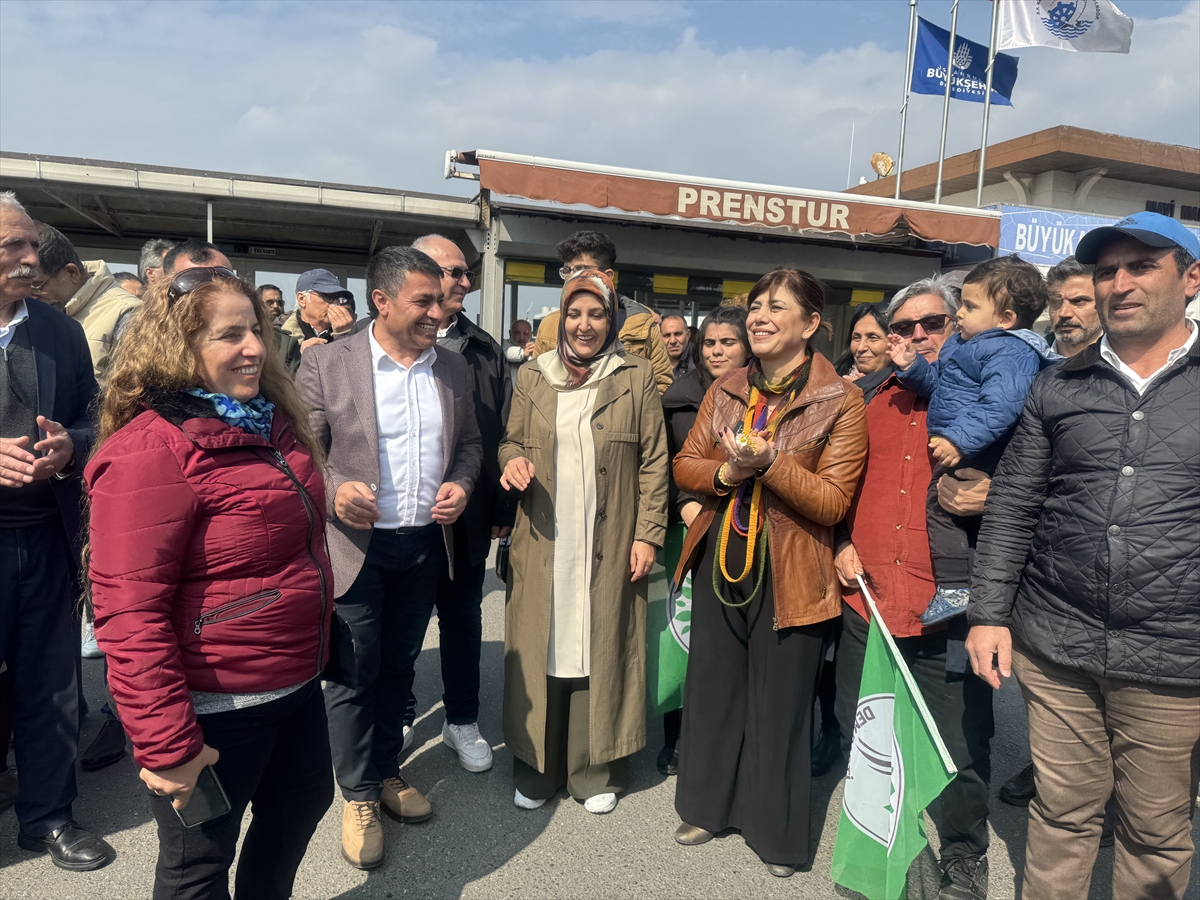 DEM Parti İBB Başkan adayı Beştaş, seçim çalışmalarını Adalar'da sürdürdü