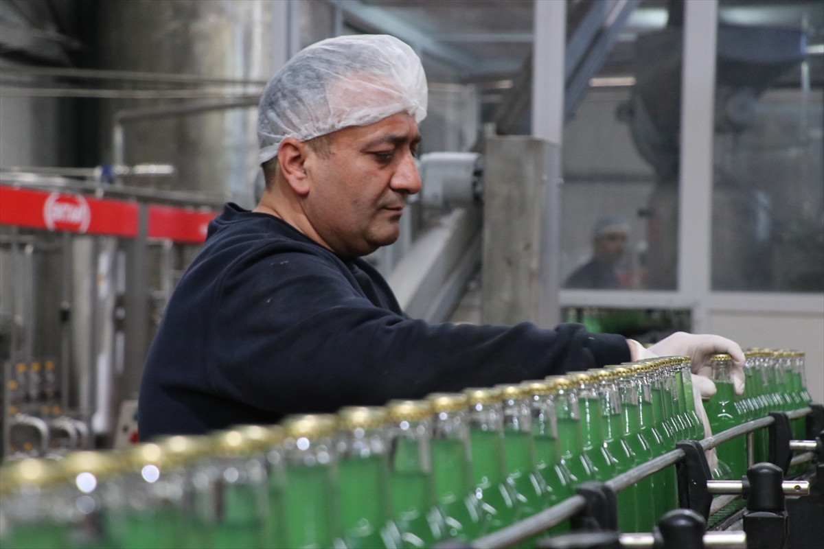 Erzincan'ın "ekşi suyu"nun üretimi ramazanda katlandı