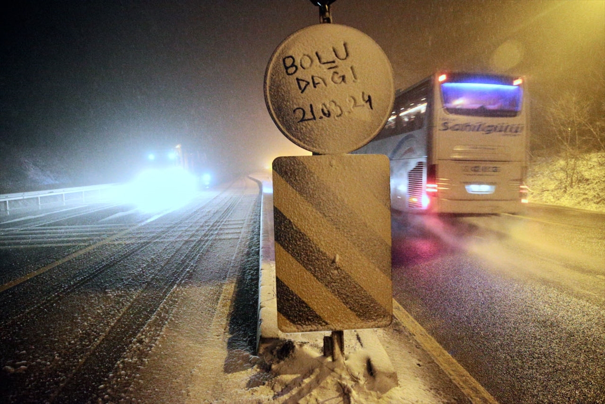 Bolu Dağı'nda kar yağışı etkili