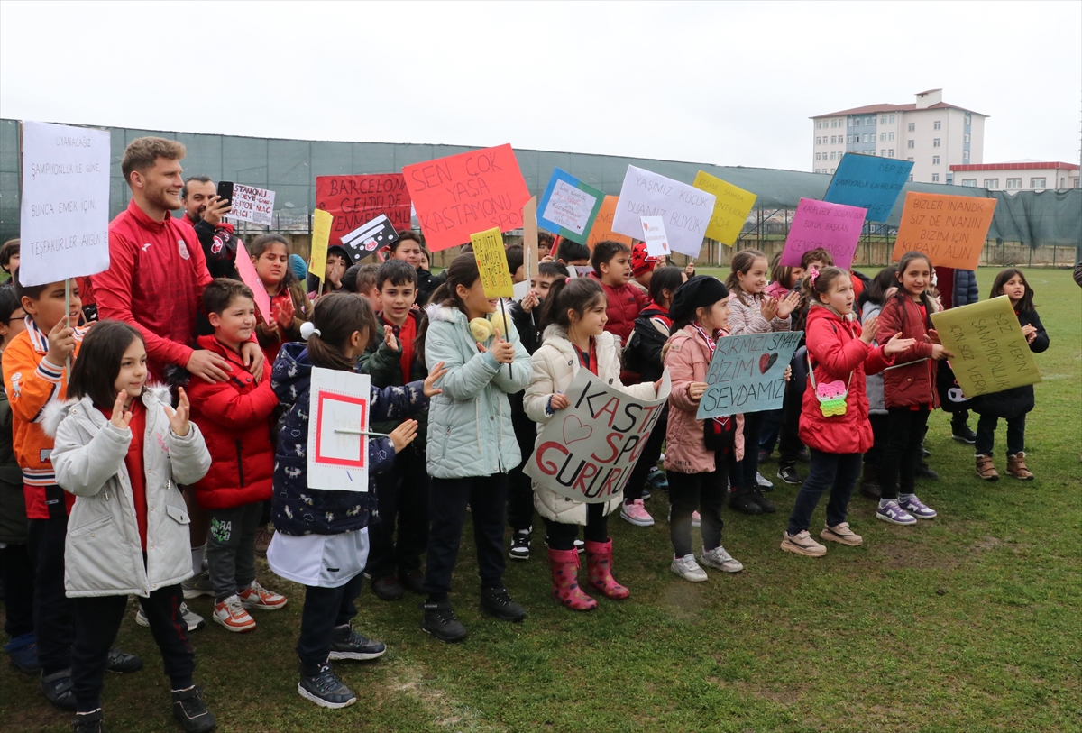 GMG Kastamonuspor'a minik öğrencilerden destek