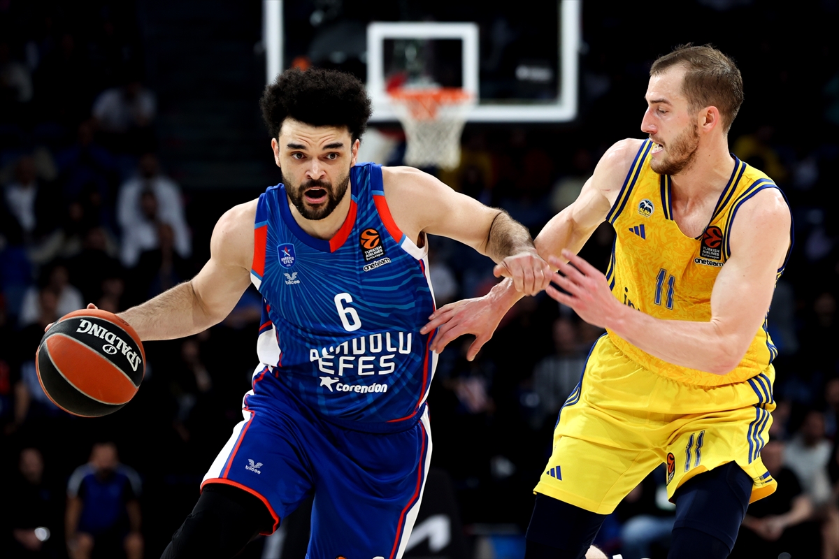 Anadolu Efes: 85 - Alba Berlin: 84