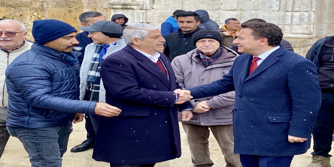 DEVA Partisi Genel Başkanı Babacan, seçim çalışmalarını Kırşehir'de sürdürdü
