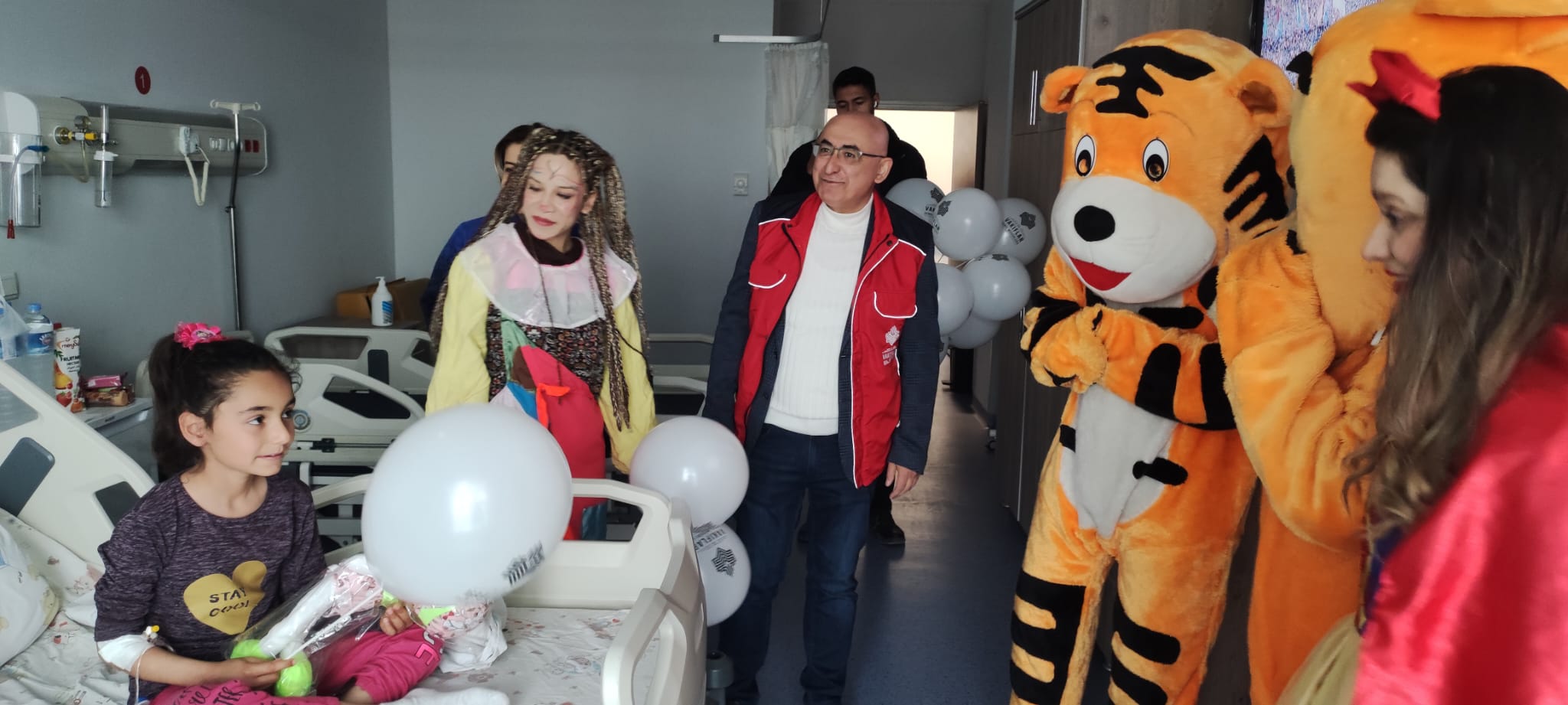 Malatya Eğitim ve Araştırma Hastanesinde Yatan Çocuklar Unutulmadı
