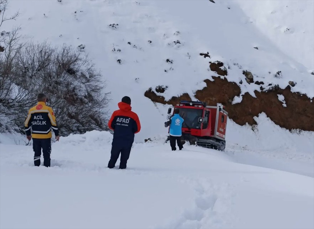 Bingöl'de kar ve tipi nedeniyle mahsur kalan 2 avcı helikopterle kurtarıldı
