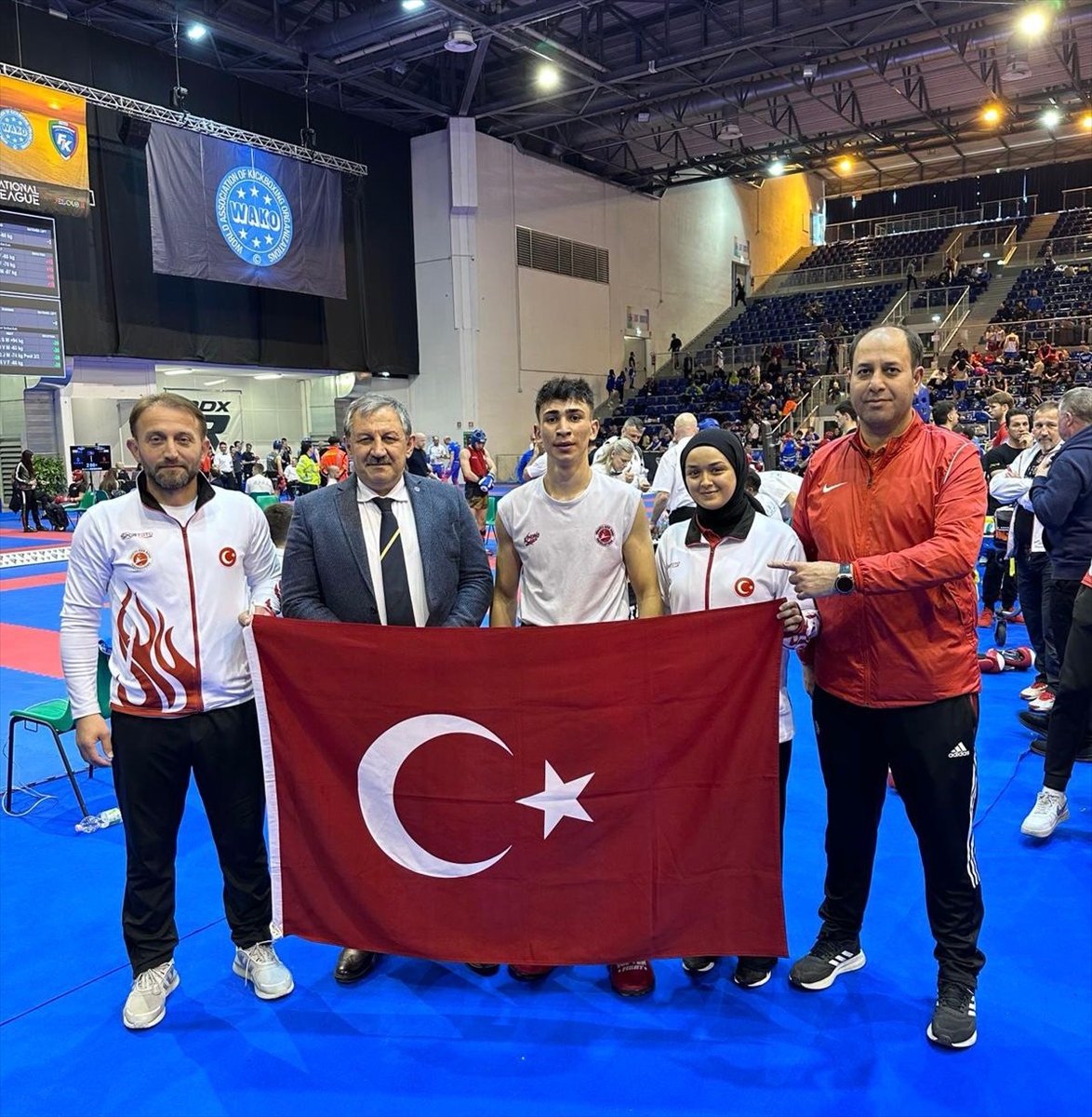 Milli kick boksçular İtalya'da 14 madalya kazandı