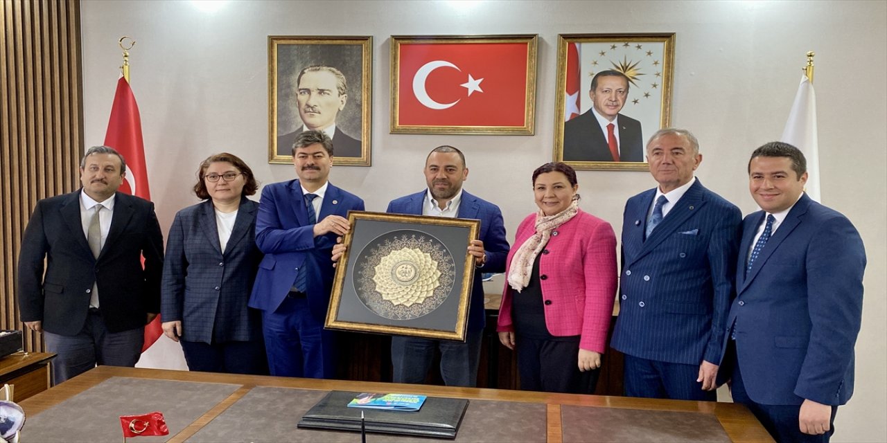 Hepimizin ortak gayesi milletimize hizmet edebilmek