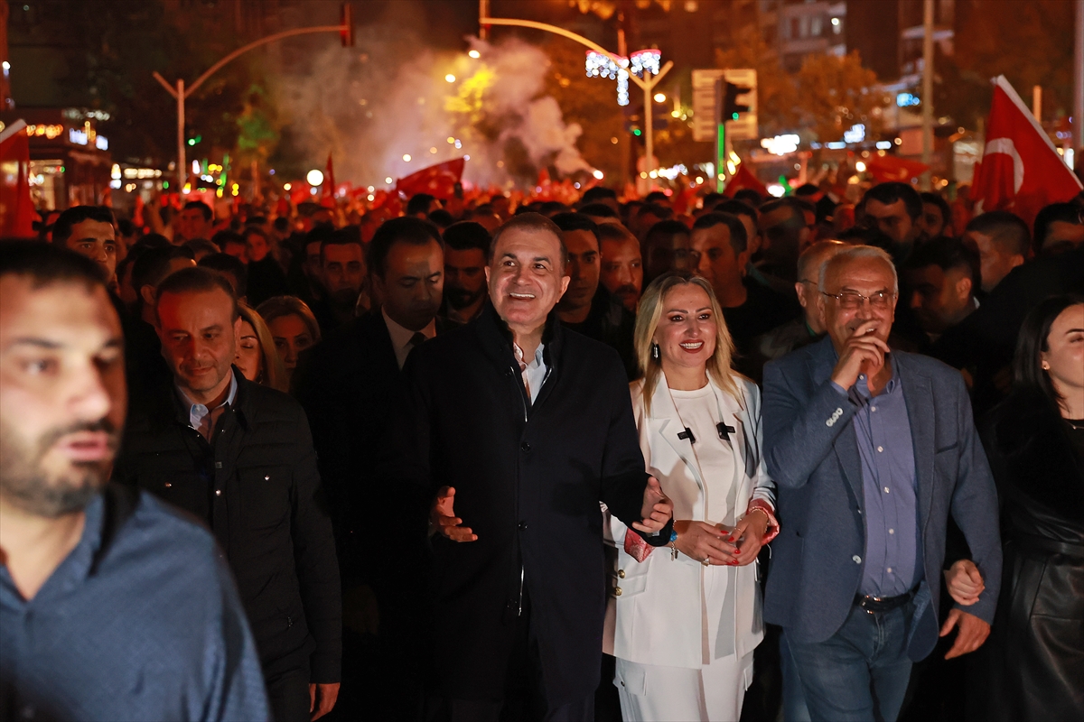 Adana'da "Beklenen değişime adım adım" yürüyüşü düzenlendi