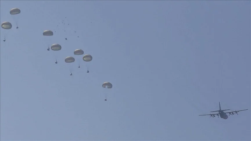 ABD, Gazze’ye havadan yardım indirdi