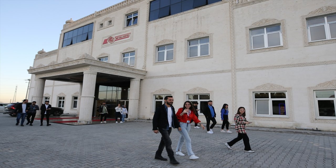 Mardin'de açılan çağrı merkezi 100 gence ekmek kapısı oluyor.