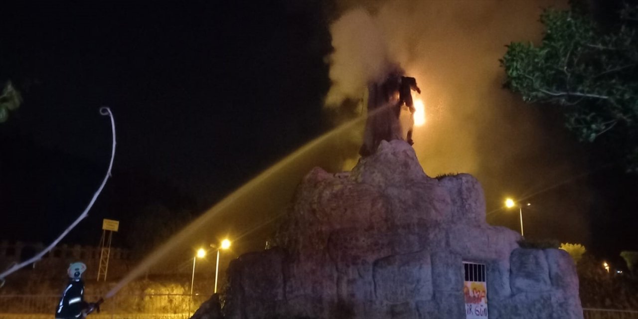 Denizli'de Kurtuluş Kahramanının heykeli alev aldı!