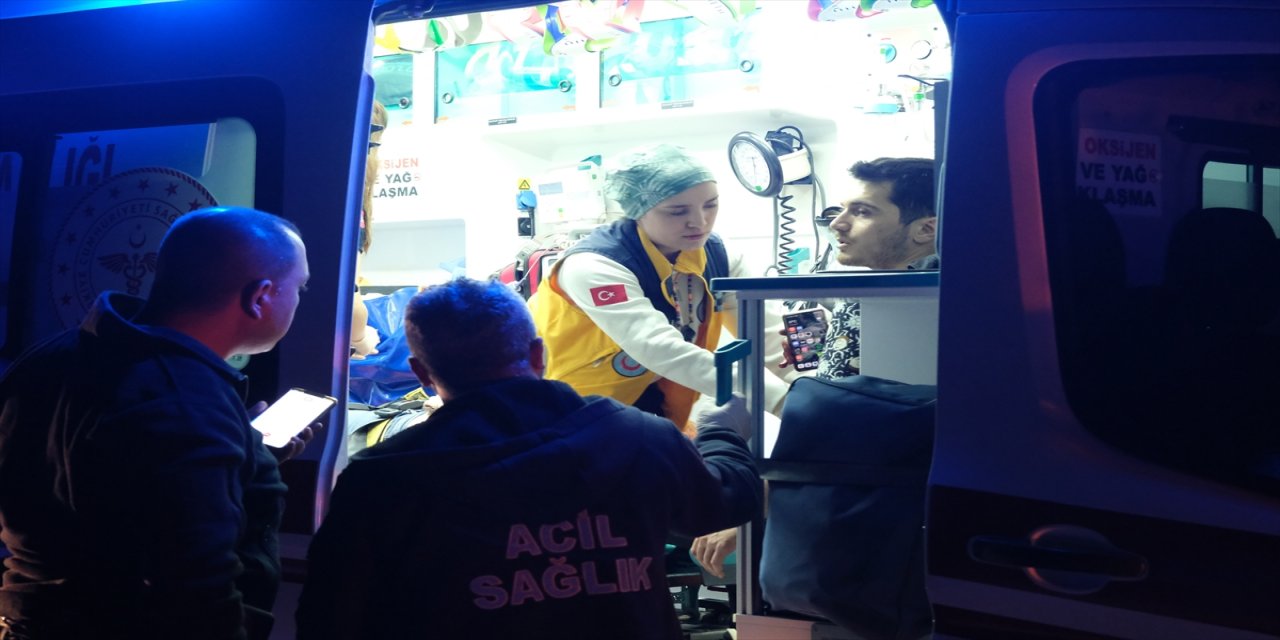 Kırklareli'nde otomobil dere yatağına devrilerek kaza yaptı, 2 kişi yaralandı.