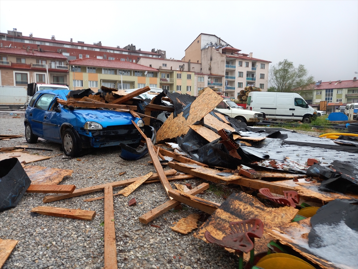 Denizli'de sağanak, dolu ve şiddetli rüzgar