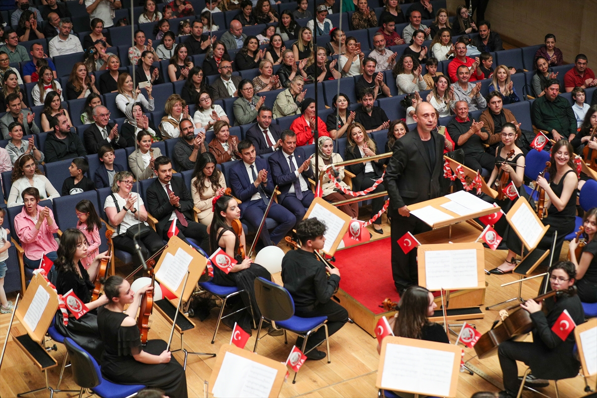 CHP Genel Başkanı Özel, Çocuk Senfoni Orkestrasında