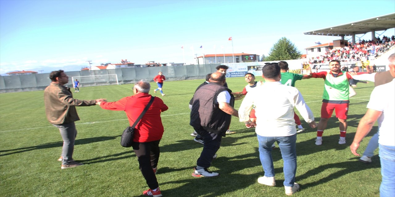 TFF 2. Lig'de oynanan bir maçta kavga çıktı!