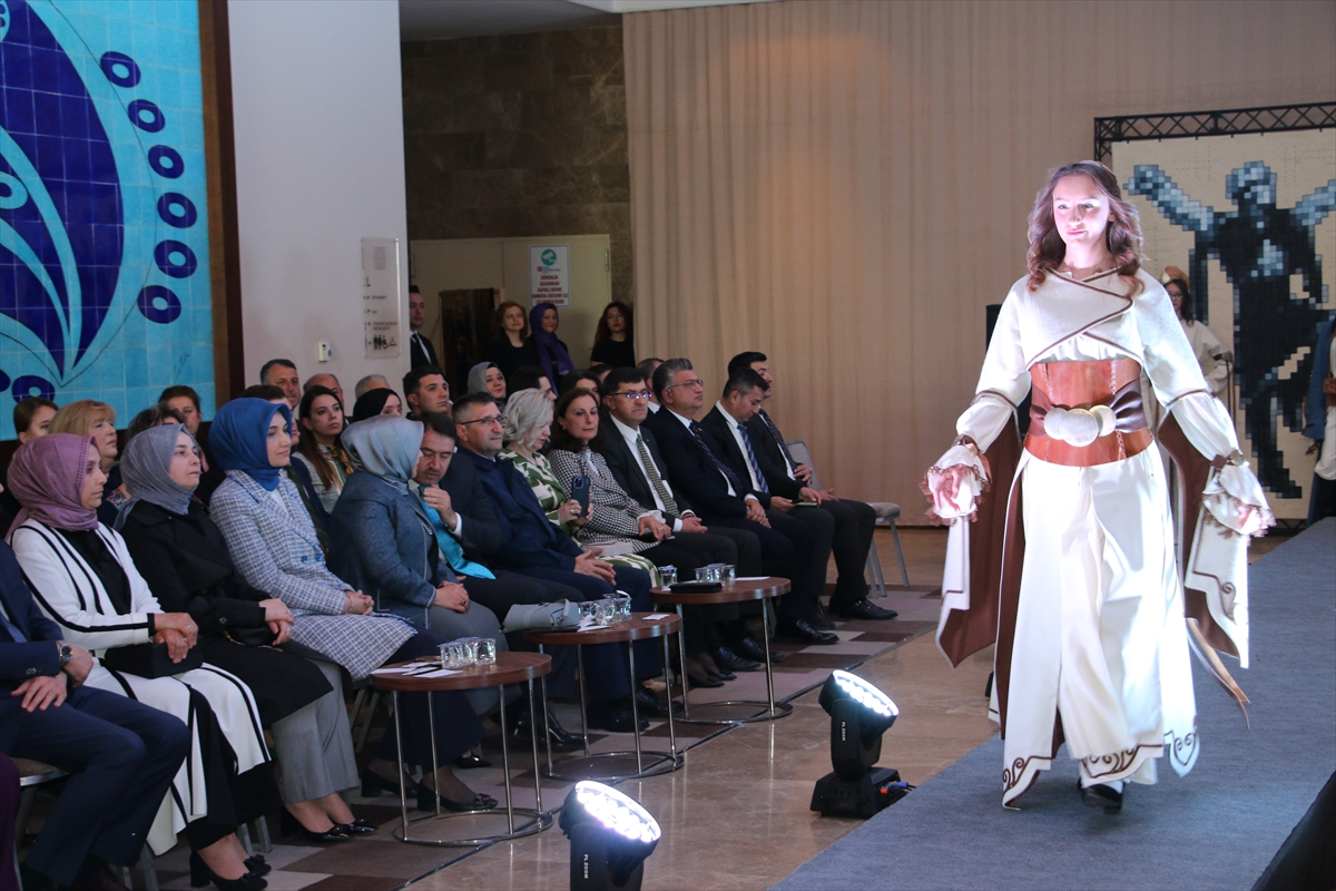 Kütahya’da Zeybek Güzellemeleri Defilesi